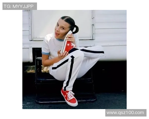 带头绳的足球明星如何引领球场风潮与时尚潮流的完美结合