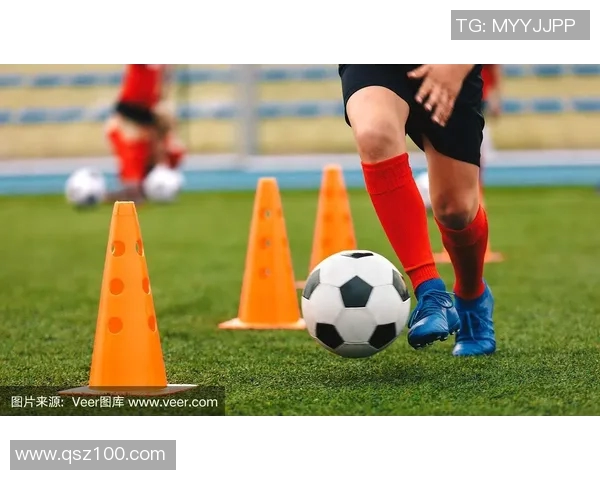 旋转运球足球明星的技巧与魅力解析让你领略足球场上的精彩瞬间